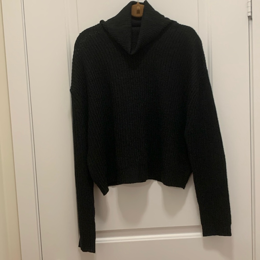 U2B black crop knitted turtleneck sweater L